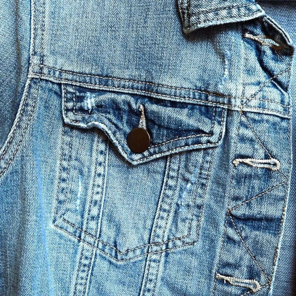 Treasure & Bond Women’s Distressed Blue Jean Jacket, Size Medium - Picture 6 of 11